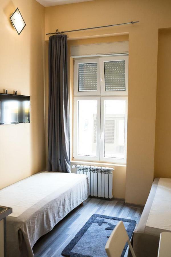 Pension 11 Apartments By Lorenc Berlijn Buitenkant foto